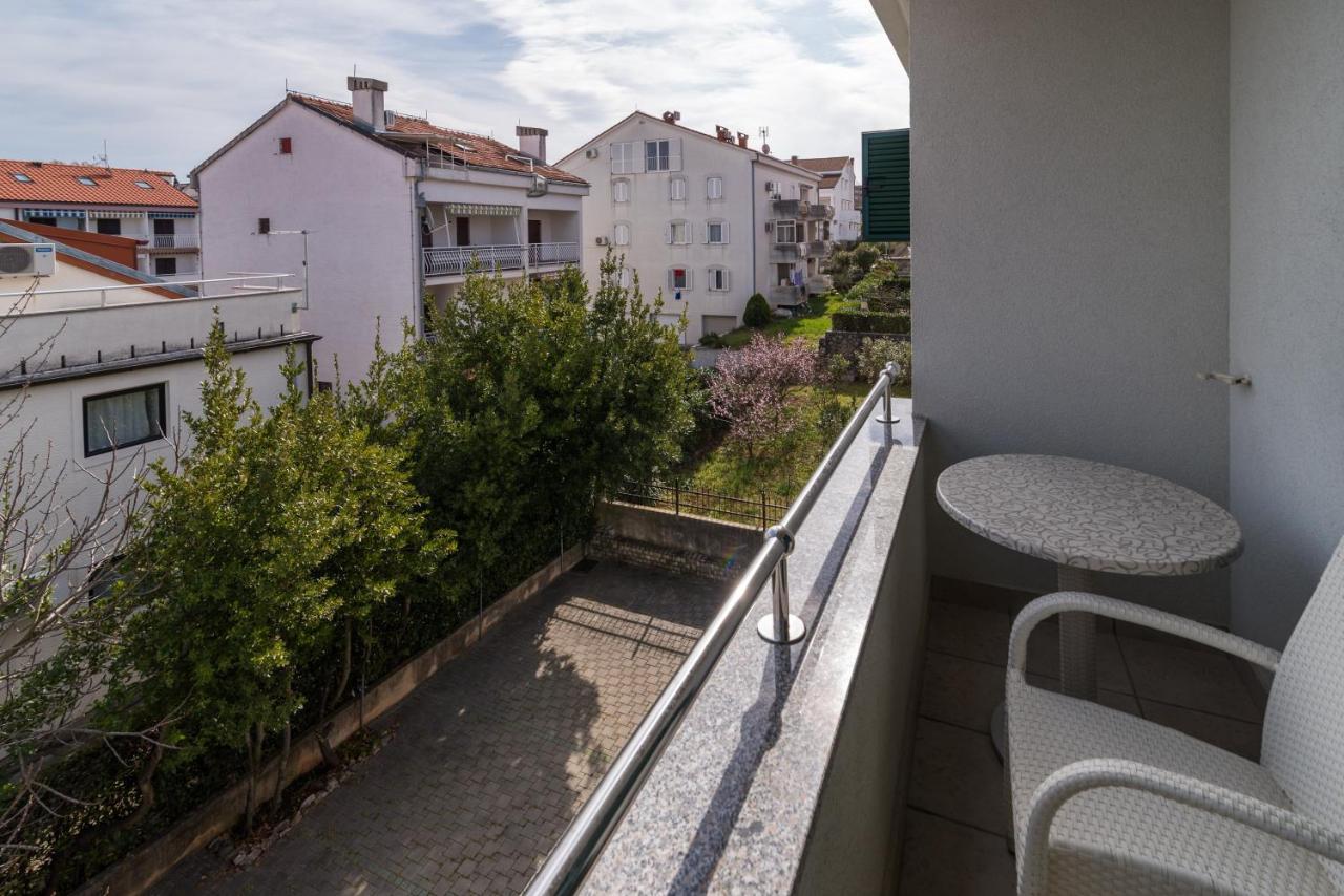 Apartments & Rooms Lavanda Malinska Exterior photo
